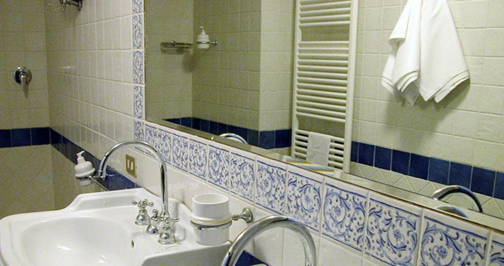 Residenza Sant'Emiliano Hotel Треви Стая снимка