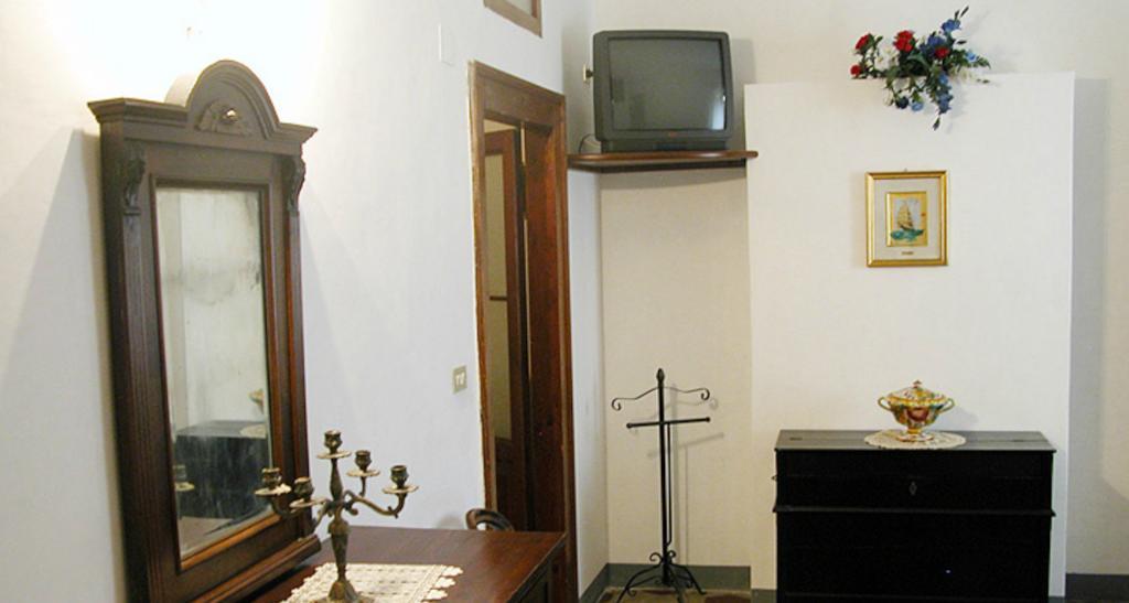 Residenza Sant'Emiliano Hotel Треви Екстериор снимка
